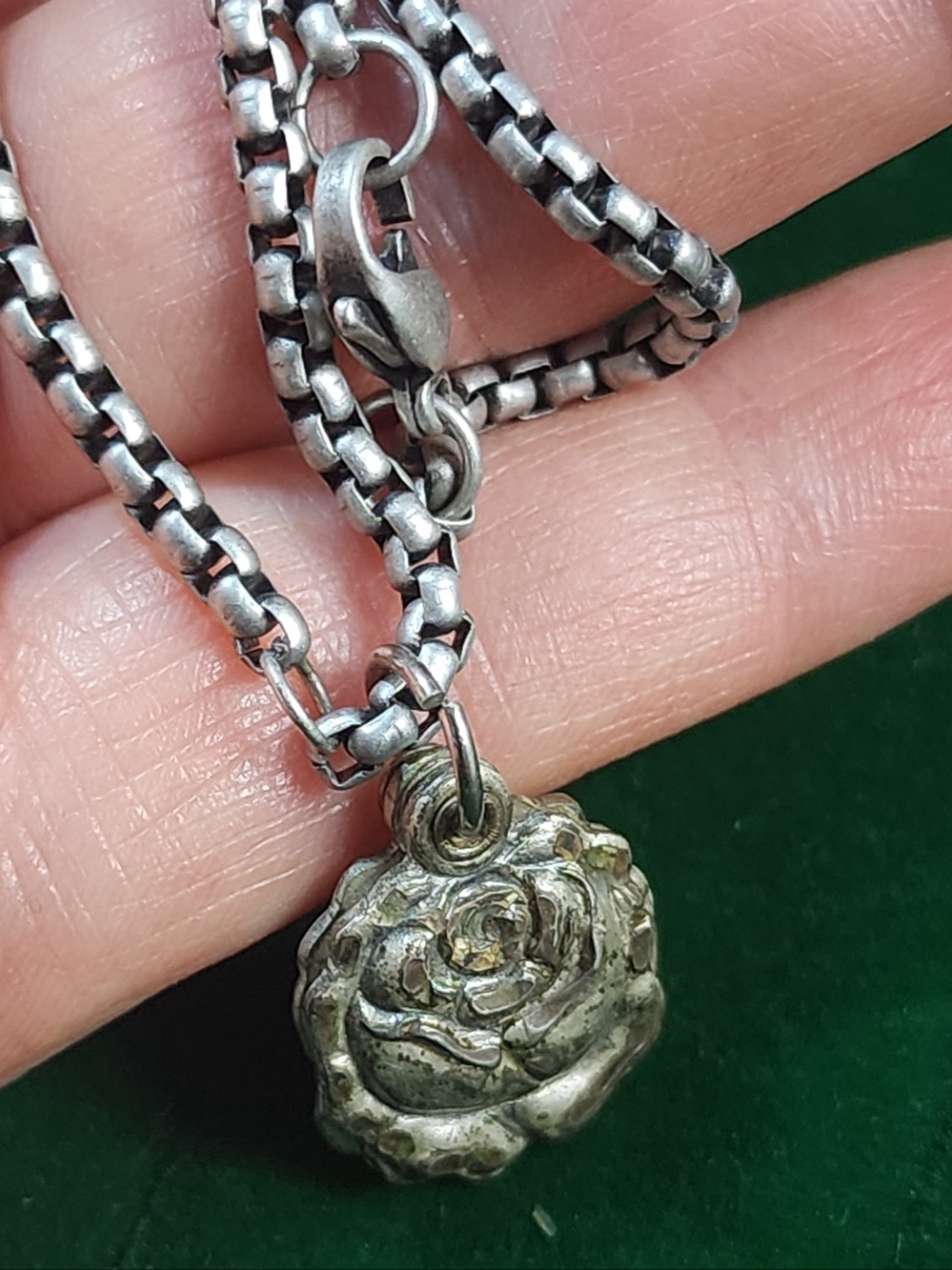 Vintage 90s Silver Tone Rose Pendant Necklace Floral Minimalist Chain